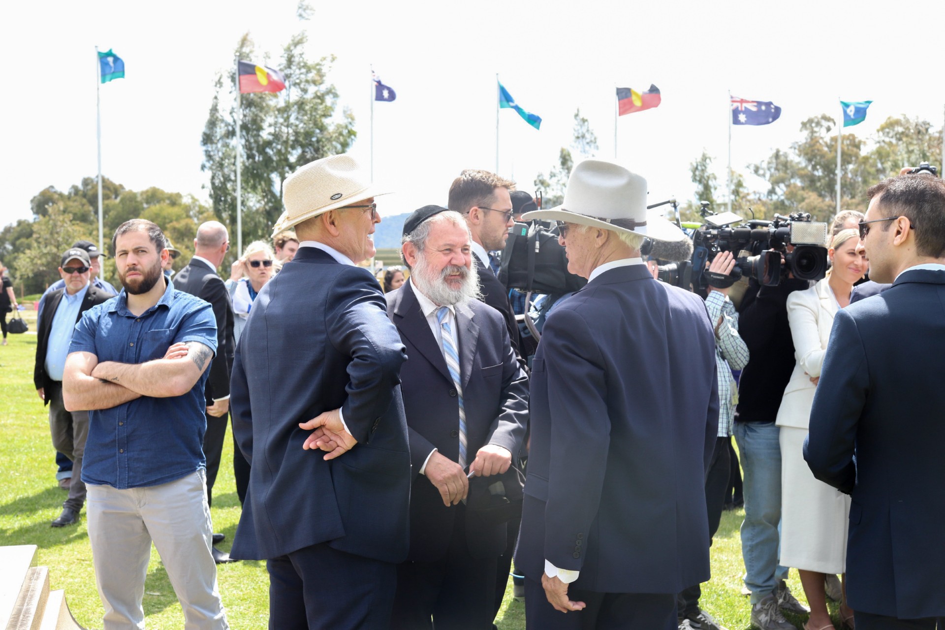 “The people of Australia mourn for you” – Katter’s condolences